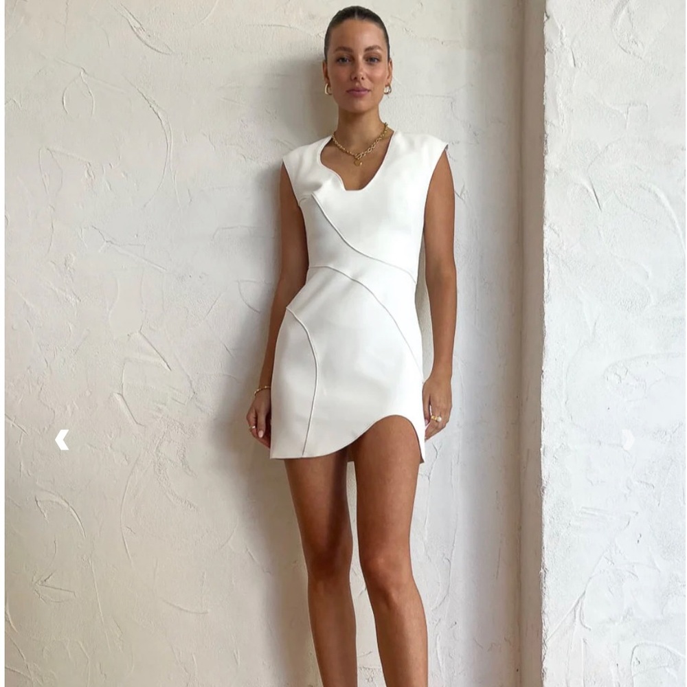 ACLER BAYFORD DRESS IN CREAM SZ 6
